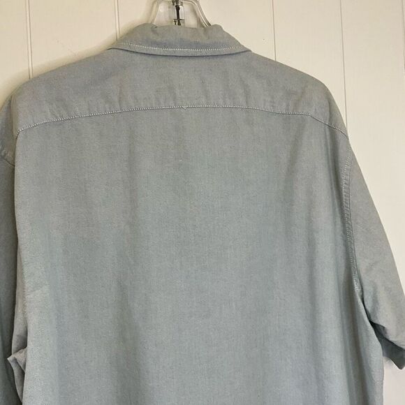 Calvin Klein Jeans Mens XL Hidden Button Front Shirt Light Blue Short Sleeves - Picture 7 of 12